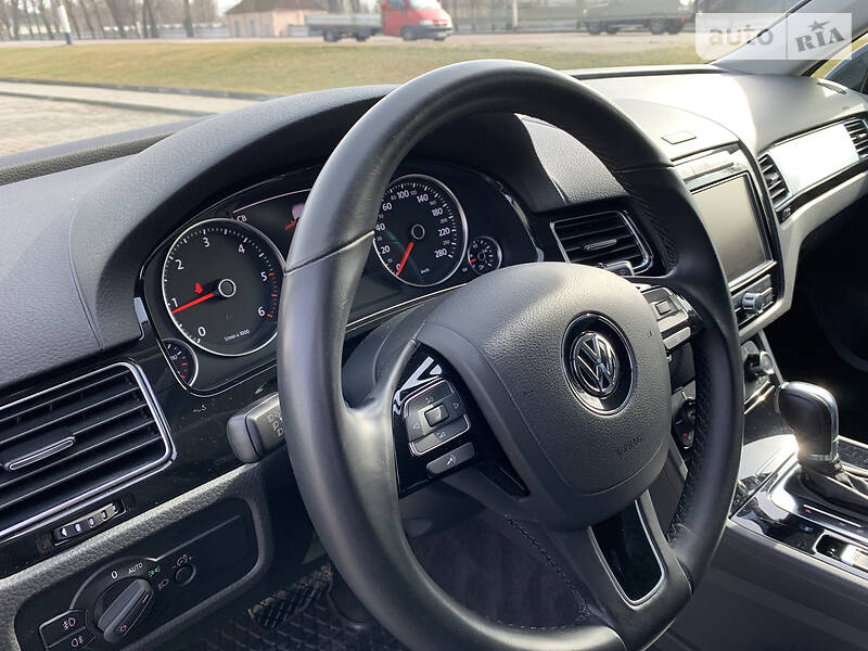 Внедорожник / Кроссовер Volkswagen Touareg 2011 в Житомире