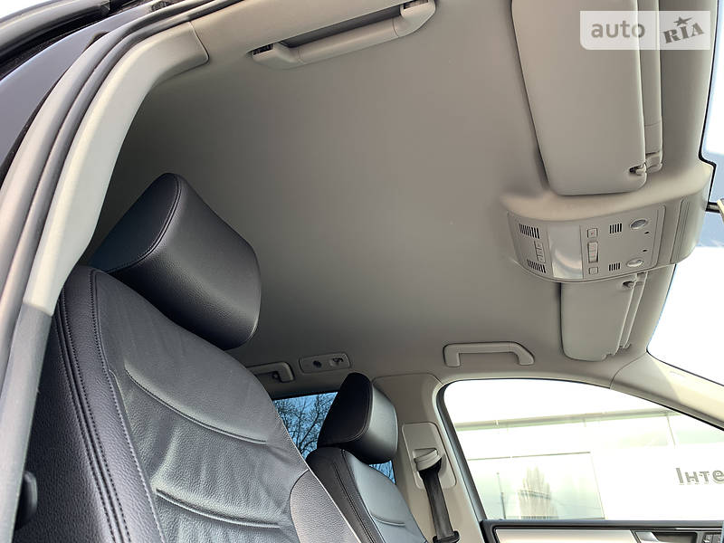 Внедорожник / Кроссовер Volkswagen Touareg 2011 в Житомире