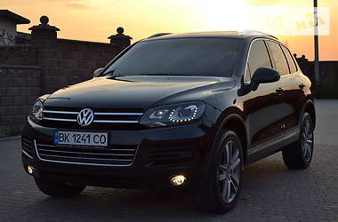 Позашляховик / Кросовер Volkswagen Touareg 2014 в Рівному