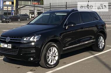 Позашляховик / Кросовер Volkswagen Touareg 2014 в Києві