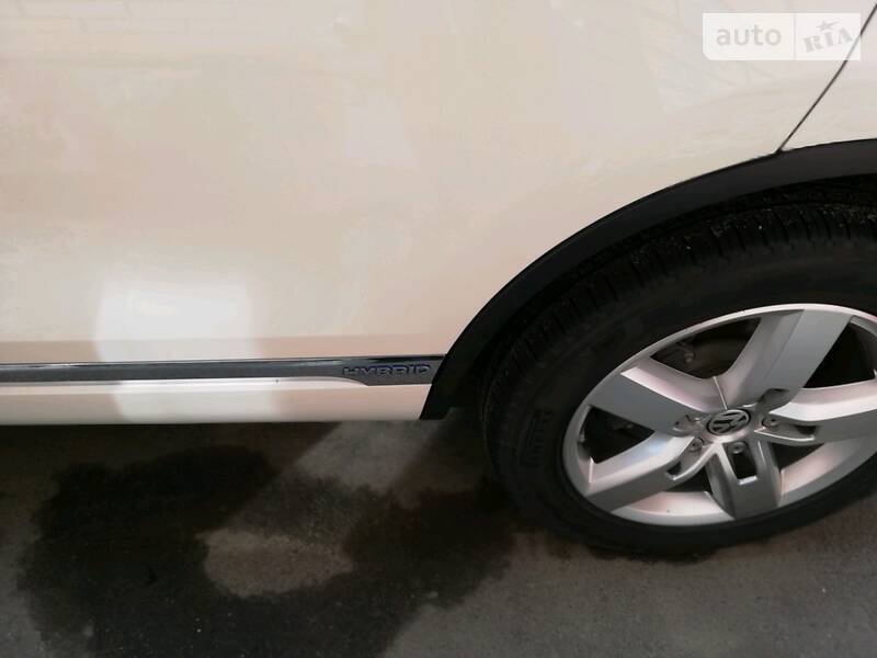 Позашляховик / Кросовер Volkswagen Touareg 2011 в Харкові