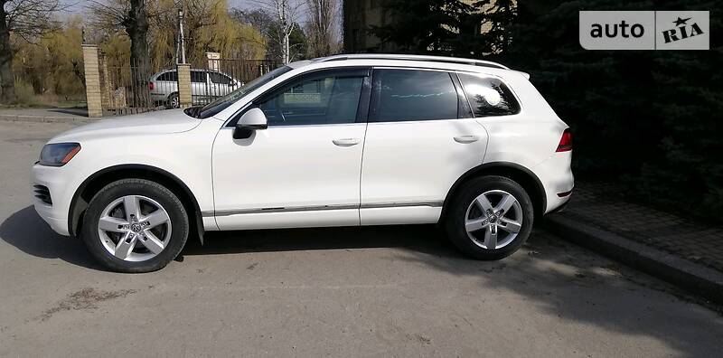 Позашляховик / Кросовер Volkswagen Touareg 2011 в Харкові