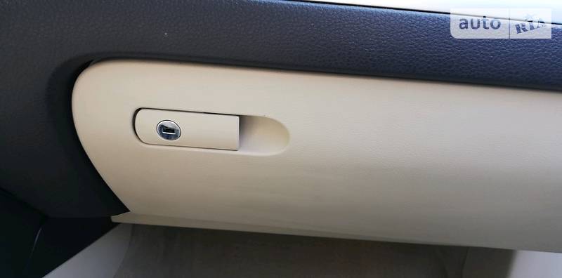 Позашляховик / Кросовер Volkswagen Touareg 2011 в Харкові