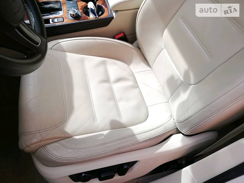 Позашляховик / Кросовер Volkswagen Touareg 2011 в Харкові