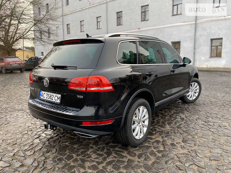 Позашляховик / Кросовер Volkswagen Touareg 2011 в Луцьку