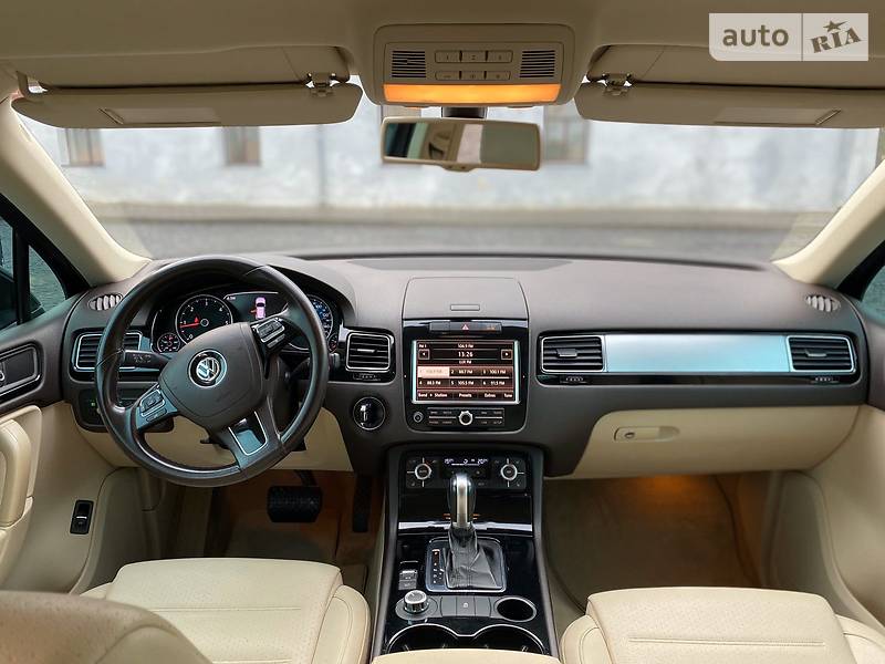 Позашляховик / Кросовер Volkswagen Touareg 2011 в Луцьку