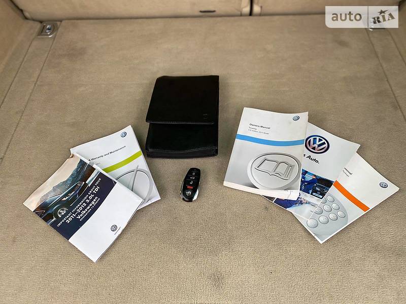 Позашляховик / Кросовер Volkswagen Touareg 2011 в Луцьку