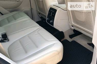 Позашляховик / Кросовер Volkswagen Touareg 2011 в 