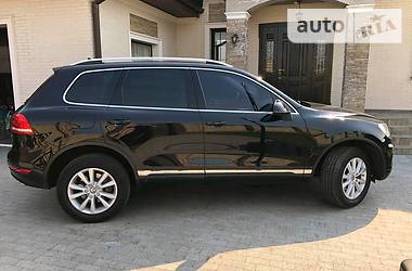 Позашляховик / Кросовер Volkswagen Touareg 2011 в 