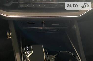 Позашляховик / Кросовер Volkswagen Touareg 2020 в 