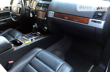 Позашляховик / Кросовер Volkswagen Touareg 2004 в 
