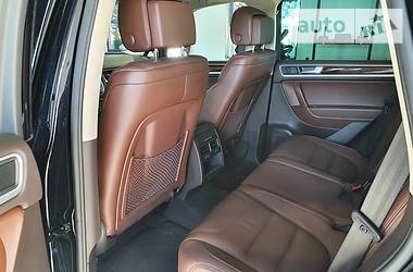 Позашляховик / Кросовер Volkswagen Touareg 2012 в 