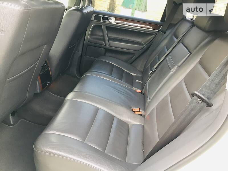 Позашляховик / Кросовер Volkswagen Touareg 2008 в Новомосковську