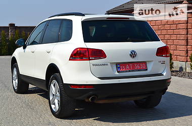Позашляховик / Кросовер Volkswagen Touareg 2012 в 