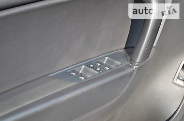 Позашляховик / Кросовер Volkswagen Touareg 2012 в 