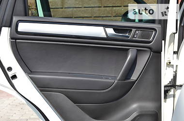 Позашляховик / Кросовер Volkswagen Touareg 2012 в 