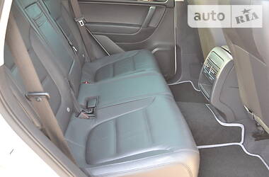 Позашляховик / Кросовер Volkswagen Touareg 2012 в 