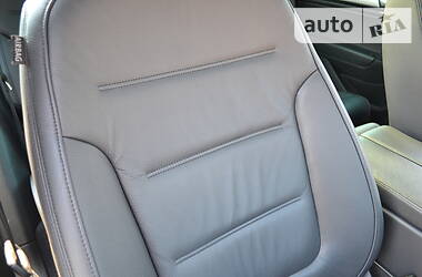 Позашляховик / Кросовер Volkswagen Touareg 2012 в 