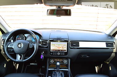 Позашляховик / Кросовер Volkswagen Touareg 2012 в 
