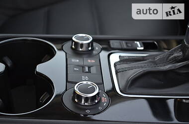 Позашляховик / Кросовер Volkswagen Touareg 2012 в 