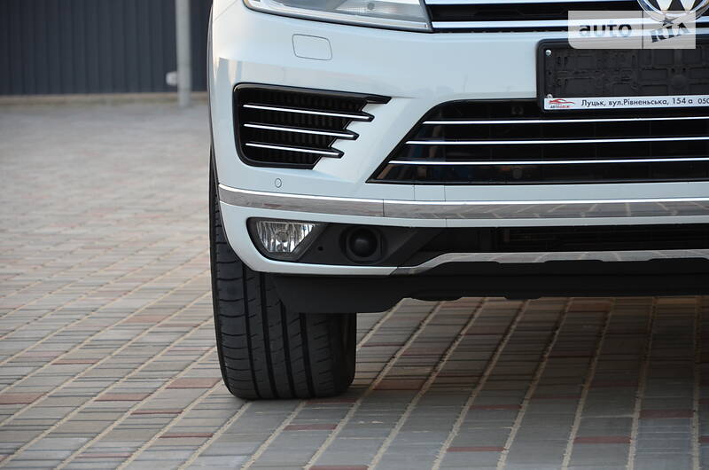 Позашляховик / Кросовер Volkswagen Touareg 2015 в Луцьку