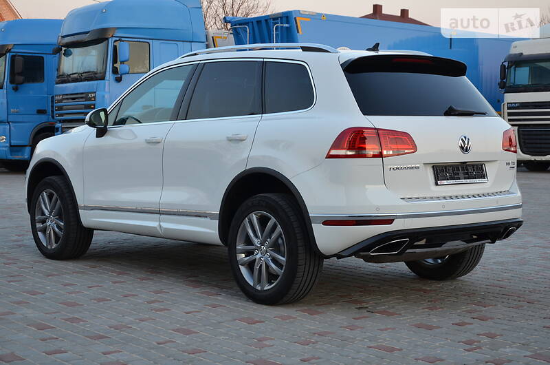 Позашляховик / Кросовер Volkswagen Touareg 2015 в Луцьку