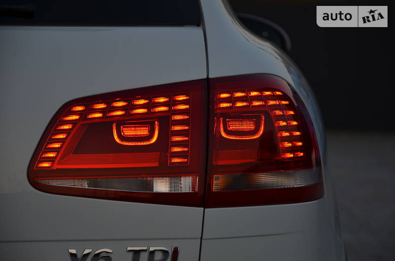 Позашляховик / Кросовер Volkswagen Touareg 2015 в Луцьку