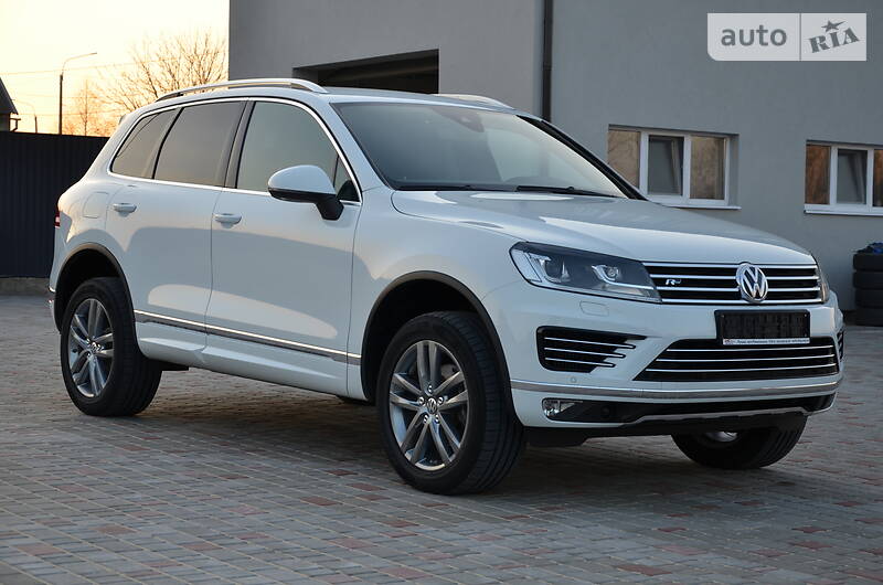 Позашляховик / Кросовер Volkswagen Touareg 2015 в Луцьку