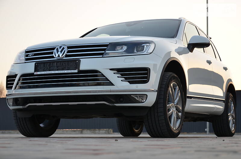 Позашляховик / Кросовер Volkswagen Touareg 2015 в Луцьку