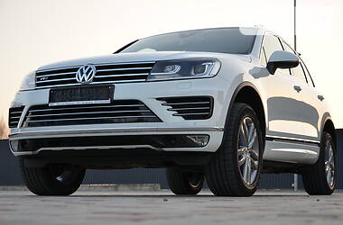 Внедорожник / Кроссовер Volkswagen Touareg 2015 в Луцке