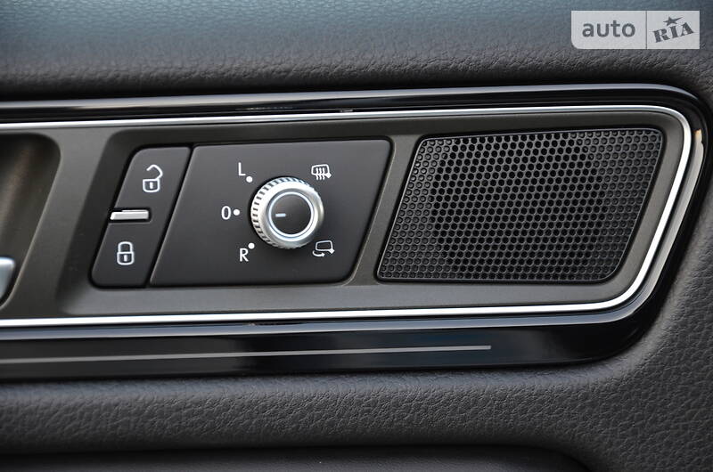 Позашляховик / Кросовер Volkswagen Touareg 2015 в Луцьку