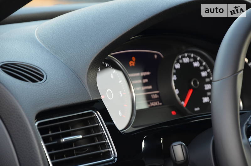 Позашляховик / Кросовер Volkswagen Touareg 2015 в Луцьку