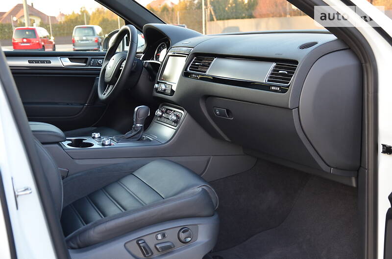 Позашляховик / Кросовер Volkswagen Touareg 2015 в Луцьку