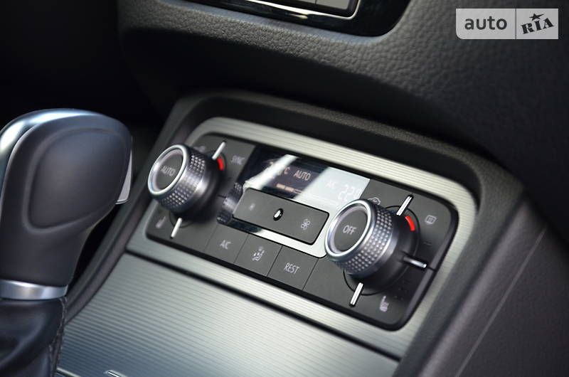 Позашляховик / Кросовер Volkswagen Touareg 2015 в Луцьку