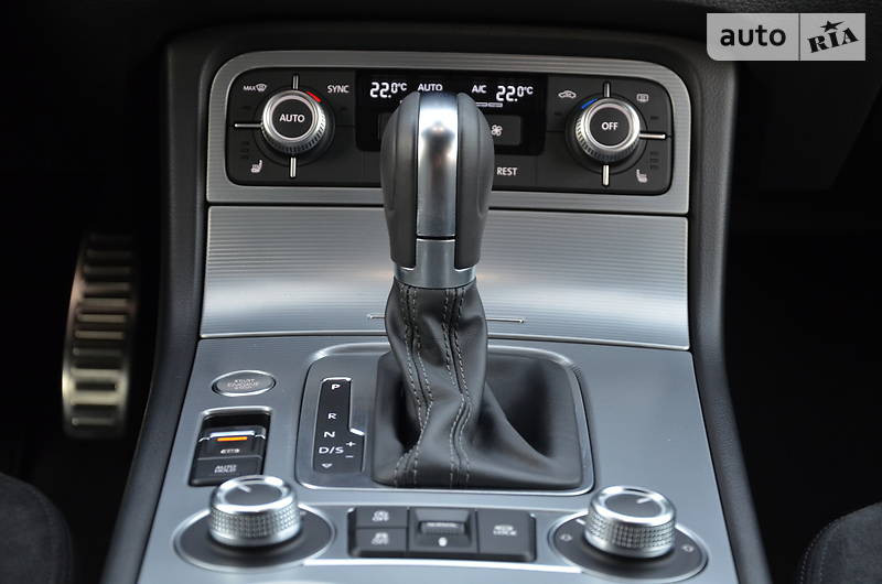 Позашляховик / Кросовер Volkswagen Touareg 2015 в Луцьку