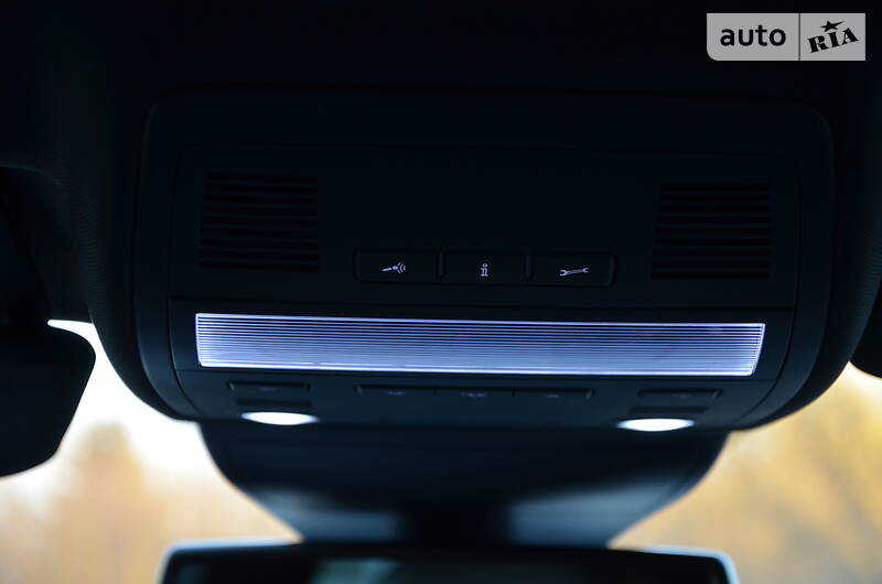 Позашляховик / Кросовер Volkswagen Touareg 2015 в Луцьку