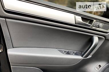 Позашляховик / Кросовер Volkswagen Touareg 2013 в 