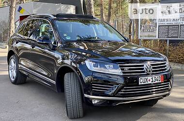 Позашляховик / Кросовер Volkswagen Touareg 2016 в 