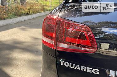 Позашляховик / Кросовер Volkswagen Touareg 2016 в 