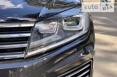 Позашляховик / Кросовер Volkswagen Touareg 2016 в 