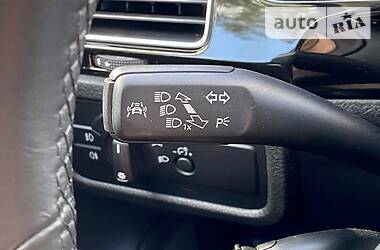 Позашляховик / Кросовер Volkswagen Touareg 2016 в 