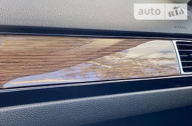 Позашляховик / Кросовер Volkswagen Touareg 2016 в 