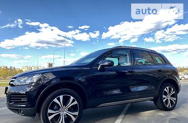 Позашляховик / Кросовер Volkswagen Touareg 2014 в 