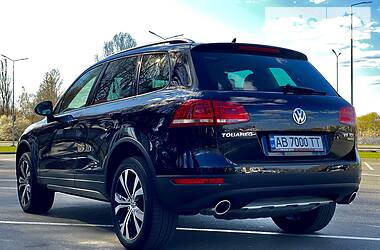 Позашляховик / Кросовер Volkswagen Touareg 2014 в 