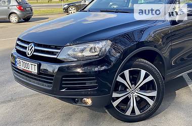 Позашляховик / Кросовер Volkswagen Touareg 2014 в 