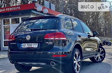Позашляховик / Кросовер Volkswagen Touareg 2014 в 