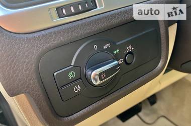 Позашляховик / Кросовер Volkswagen Touareg 2014 в 