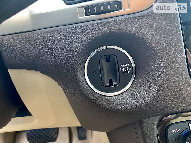 Внедорожник / Кроссовер Volkswagen Touareg 2014 в Виннице