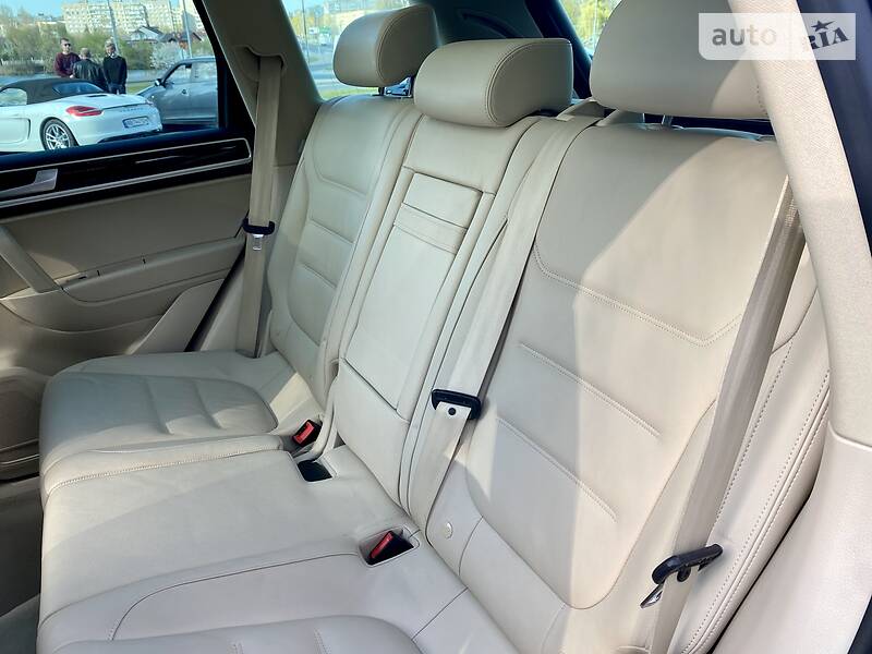 Внедорожник / Кроссовер Volkswagen Touareg 2014 в Виннице