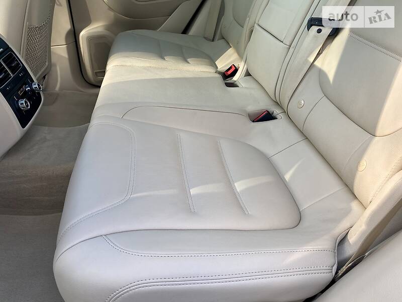 Внедорожник / Кроссовер Volkswagen Touareg 2014 в Виннице